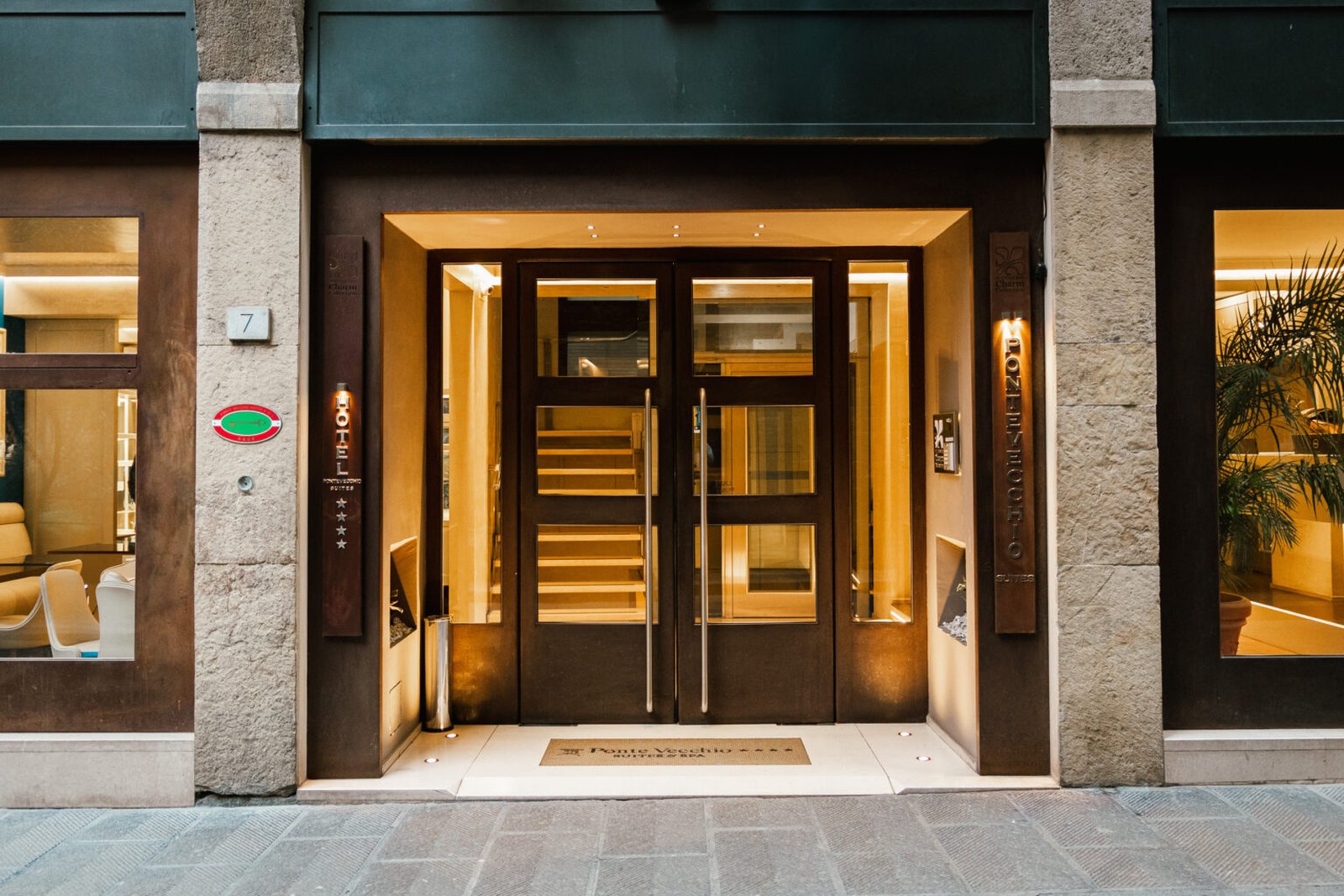 Ingresso di un boutique hotel di lusso nel centro di Firenze: la distribuzione tra OTA e canale diretto